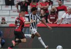 Atlético-MG bate Athletico-PR e se aproxima do título Brasileiro