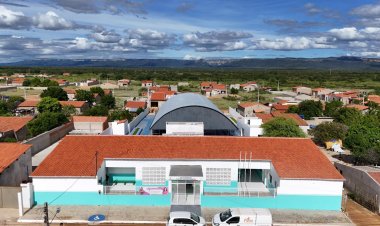 Quixaba vive dia histórico com entrega da Prefeitura de Sento-Sé de nova escola e quadra poliesportiva