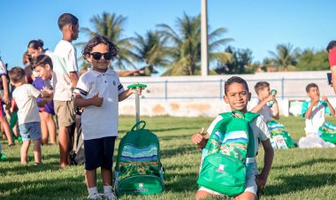 Prefeitura de Sento-Sé inicia entrega de kits escolares para alunos da rede municipal