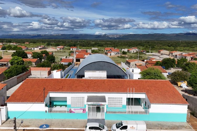 Quixaba vive dia histórico com entrega da Prefeitura de Sento-Sé de nova escola e quadra poliesportiva