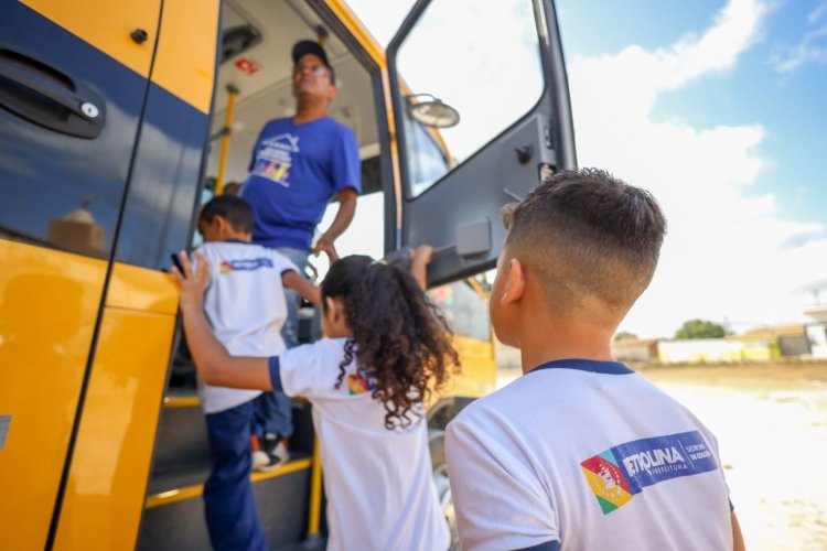 Motoristas e monitores do transporte escolar municipal passam por formação voltada à inclusão em Petrolina