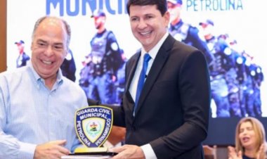 Prefeito Simão e Guarda Civil de Petrolina (PE) homenageiam Fernando Bezerra Coelho