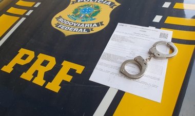 PRF cumpre mandado de prisão durante abordagem na BR-428, em Petrolina
