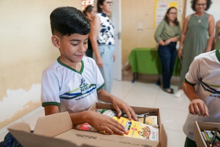 Mais apoio para aprender: estudantes de Casa Nova recebem kits de material escolar