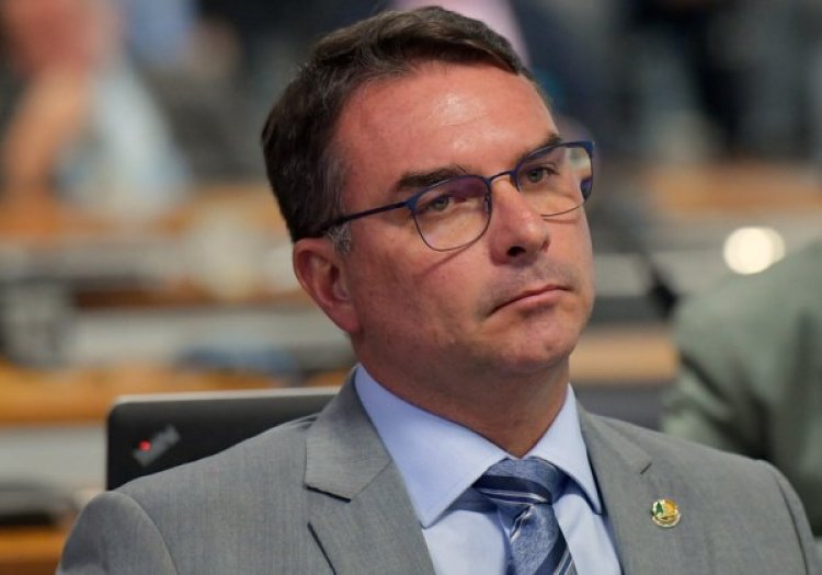 Flávio Bolsonaro repudia fala de Paulo Figueiredo sobre eleitorado feminino