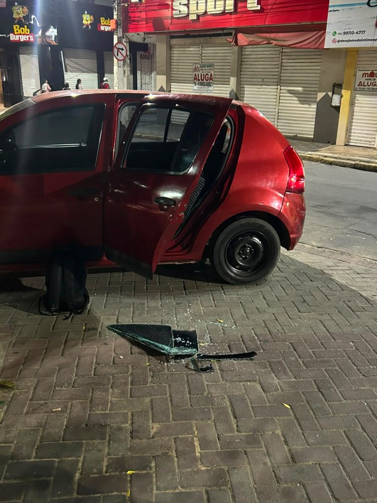 CARRO É ROUBADO E TEM VIDRO QUEBRADO DURANTE AÇÃO CRIMINOSA EM JUAZEIRO, BAHIA